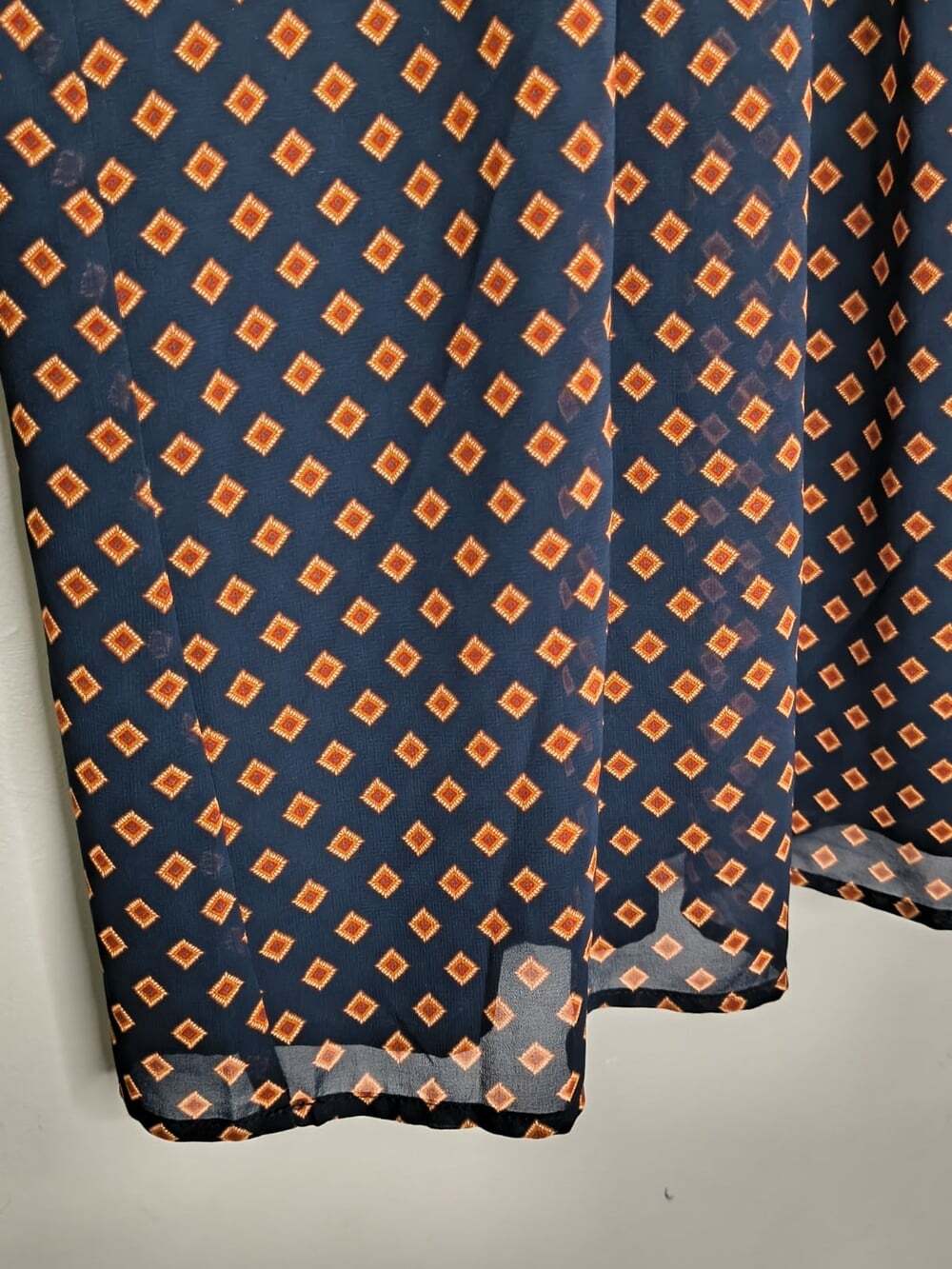 Banana Republic Women's Size S Sleeveless Halter Blouse Navy Orange Geometric - Picture 3 of 10